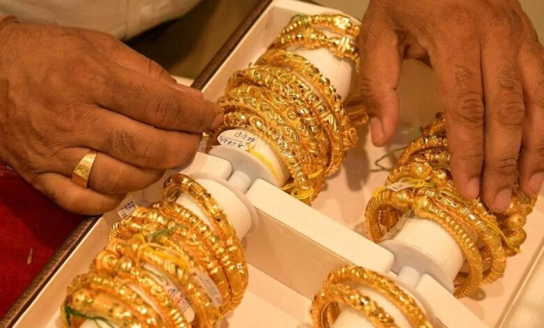 Gold-Silver Price: सोने की कीमतों में स्थिरता, निवेशकों में बढ़ी वैश्विक बाजारों की चिंता